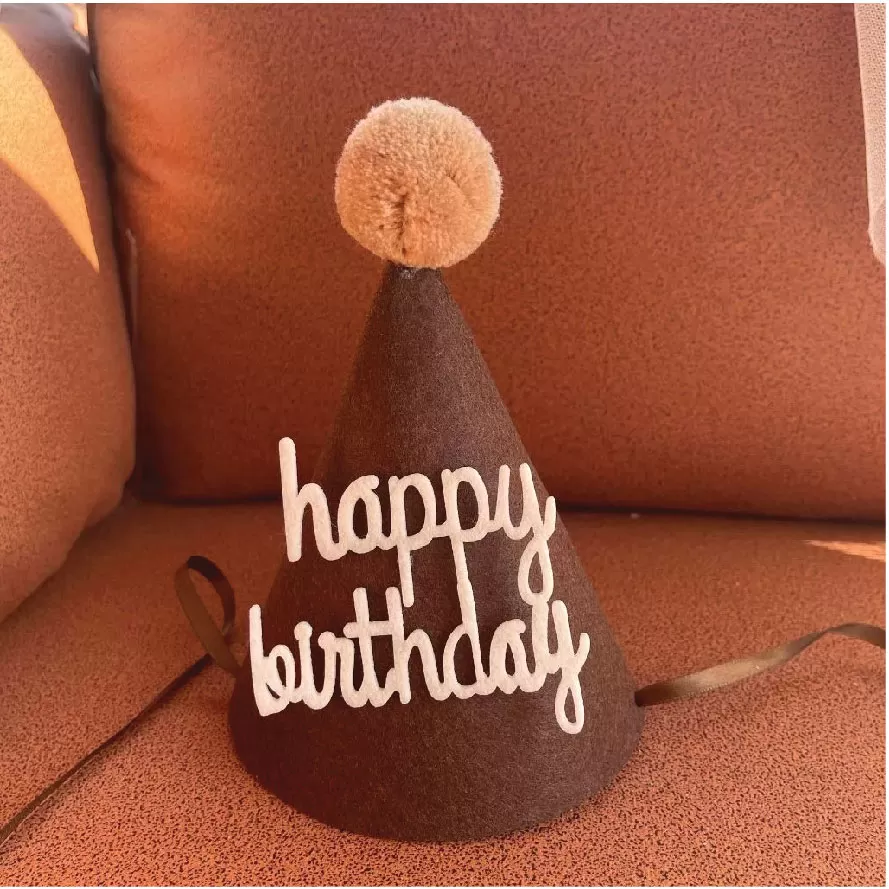 Mũ nâu chữ mảnh